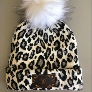 Cheetah black & white beanie